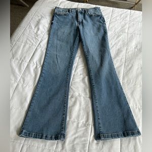Blue jeans, the Tessa high rise bootcut, Kenzie jeans vintage luxe, size 8/29